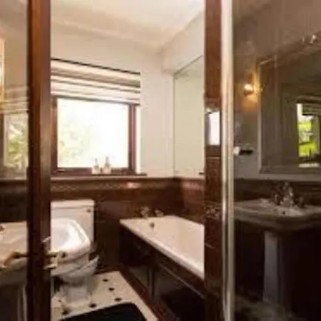 Oakwood Escape Indoor Pool Apartman *